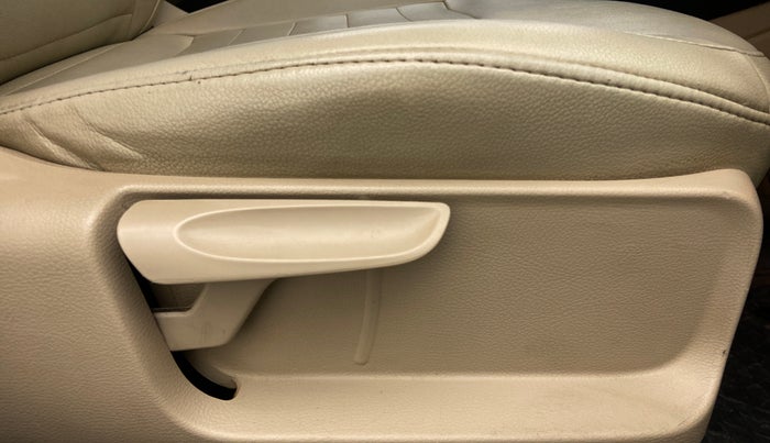 2018 Volkswagen Ameo HIGHLINE1.5L, Diesel, Manual, 90,944 km, Driver Side Adjustment Panel