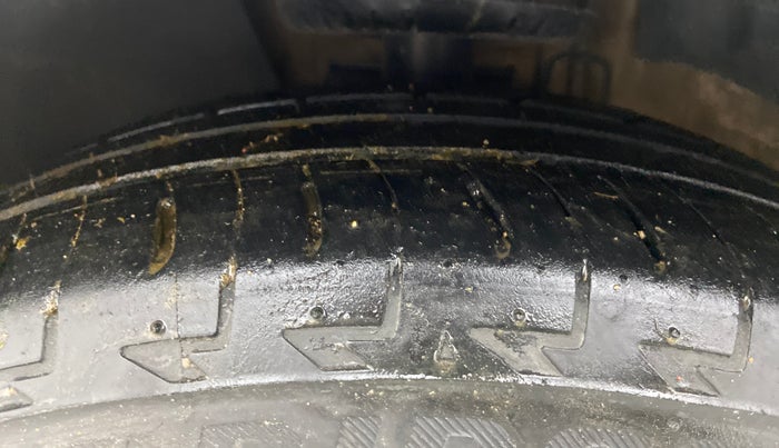 2018 Volkswagen Ameo HIGHLINE1.5L, Diesel, Manual, 90,944 km, Left Front Tyre Tread