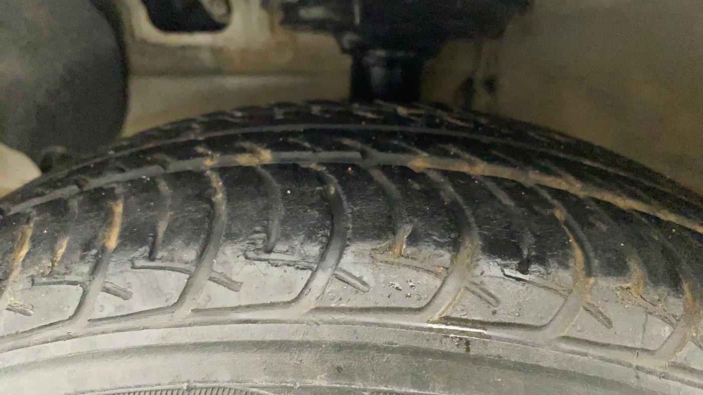 2015 Hyundai Xcent S (O) 1.2, Petrol, Manual, 76,489 km, Left Front Tyre Tread