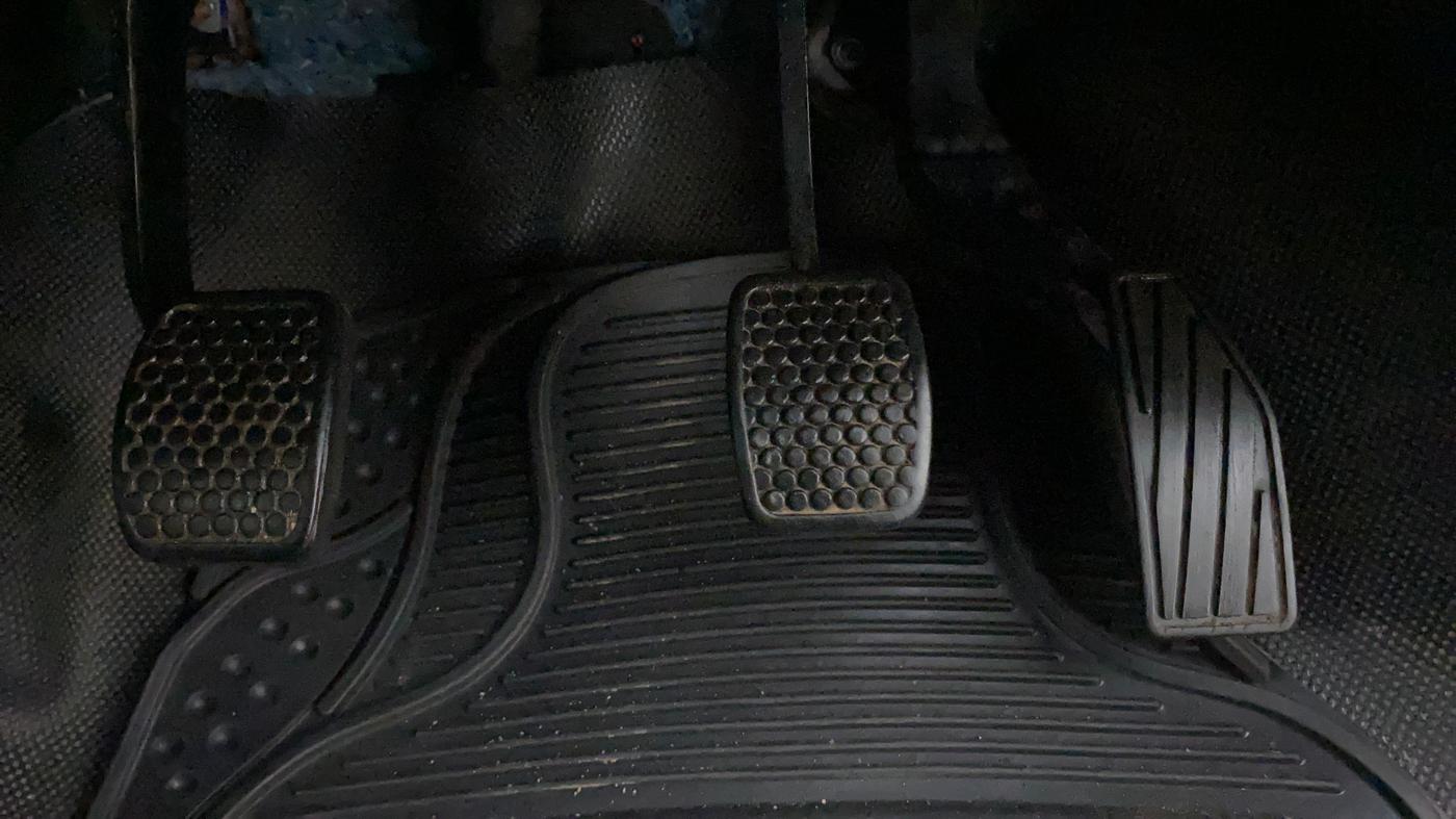 2017 Maruti Alto 800 LXI, Petrol, Manual, 64,509 km, Pedals