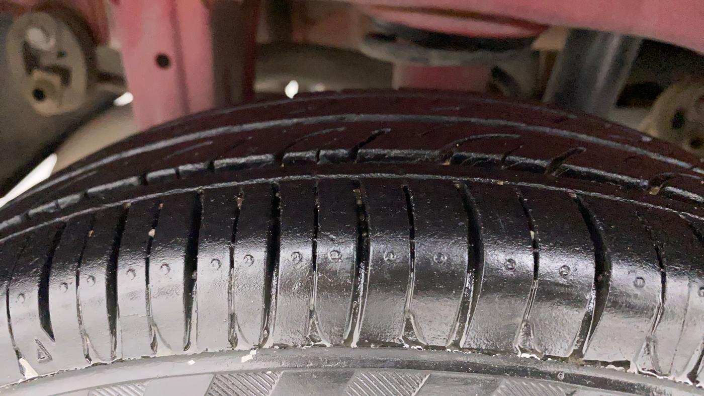 2017 Maruti Alto 800 LXI, Petrol, Manual, 64,509 km, Right Rear Tyre Tread