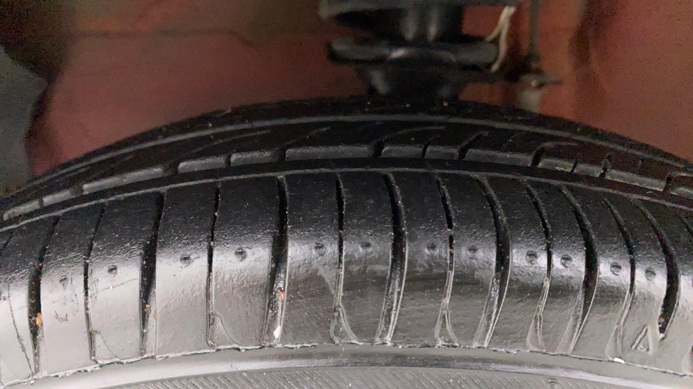 2017 Maruti Alto 800 LXI, Petrol, Manual, 64,509 km, Left Front Tyre Tread