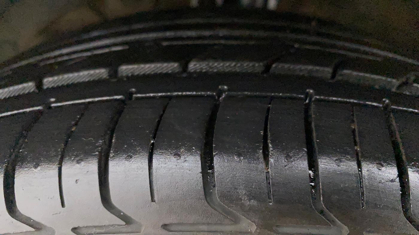 2016 Maruti Baleno ALPHA PETROL 1.2, Petrol, Manual, 1,14,314 km, Left Front Tyre Tread