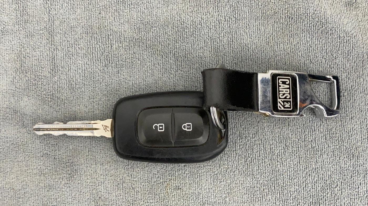 2019 Renault TRIBER RXT, Petrol, Manual, 26,358 km, Key Close Up