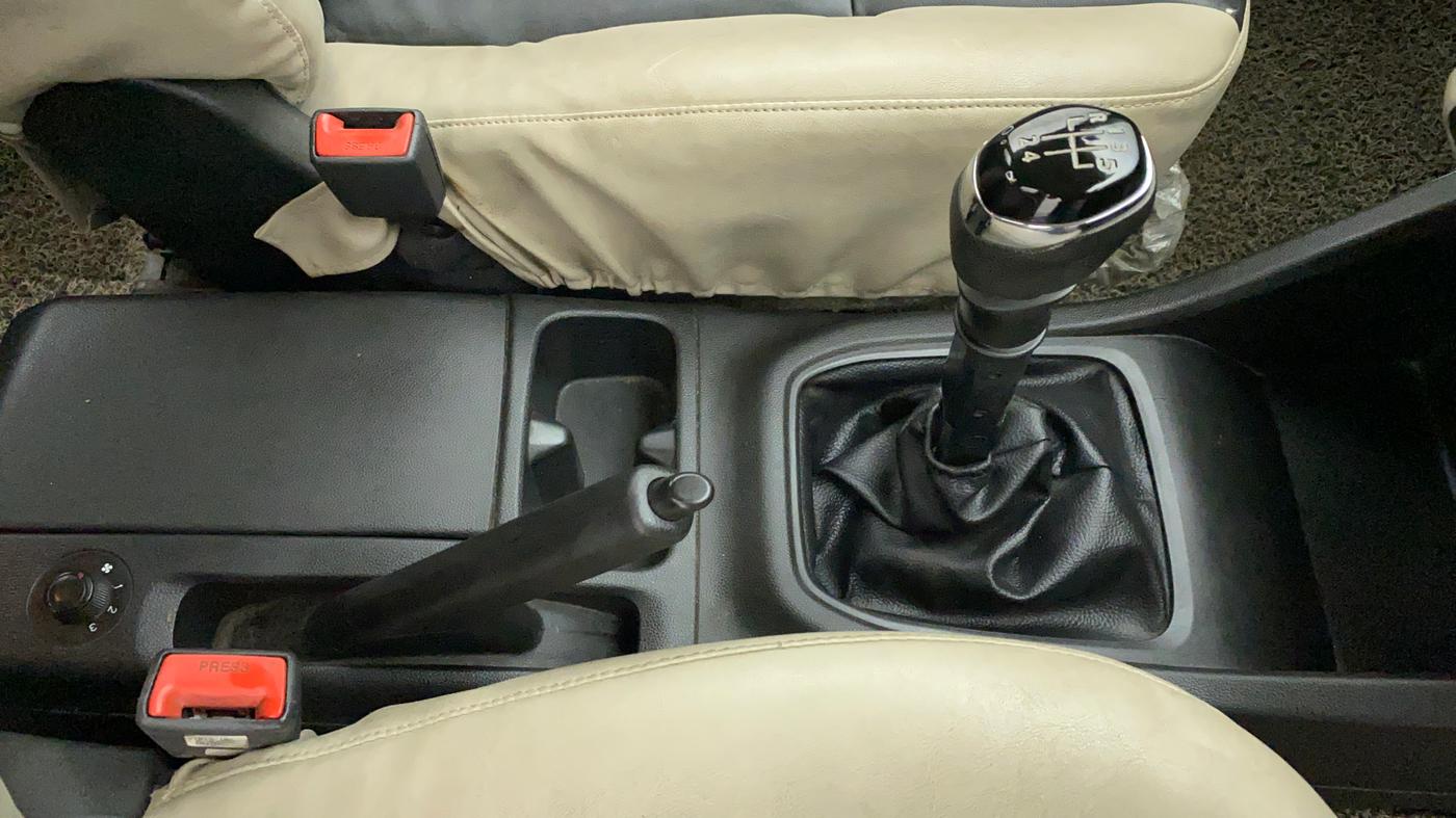 2019 Renault TRIBER RXT, Petrol, Manual, 26,358 km, Gear Lever
