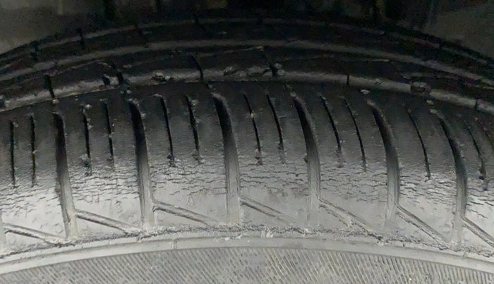 2019 Renault TRIBER RXT, Petrol, Manual, 26,358 km, Left Front Tyre Tread