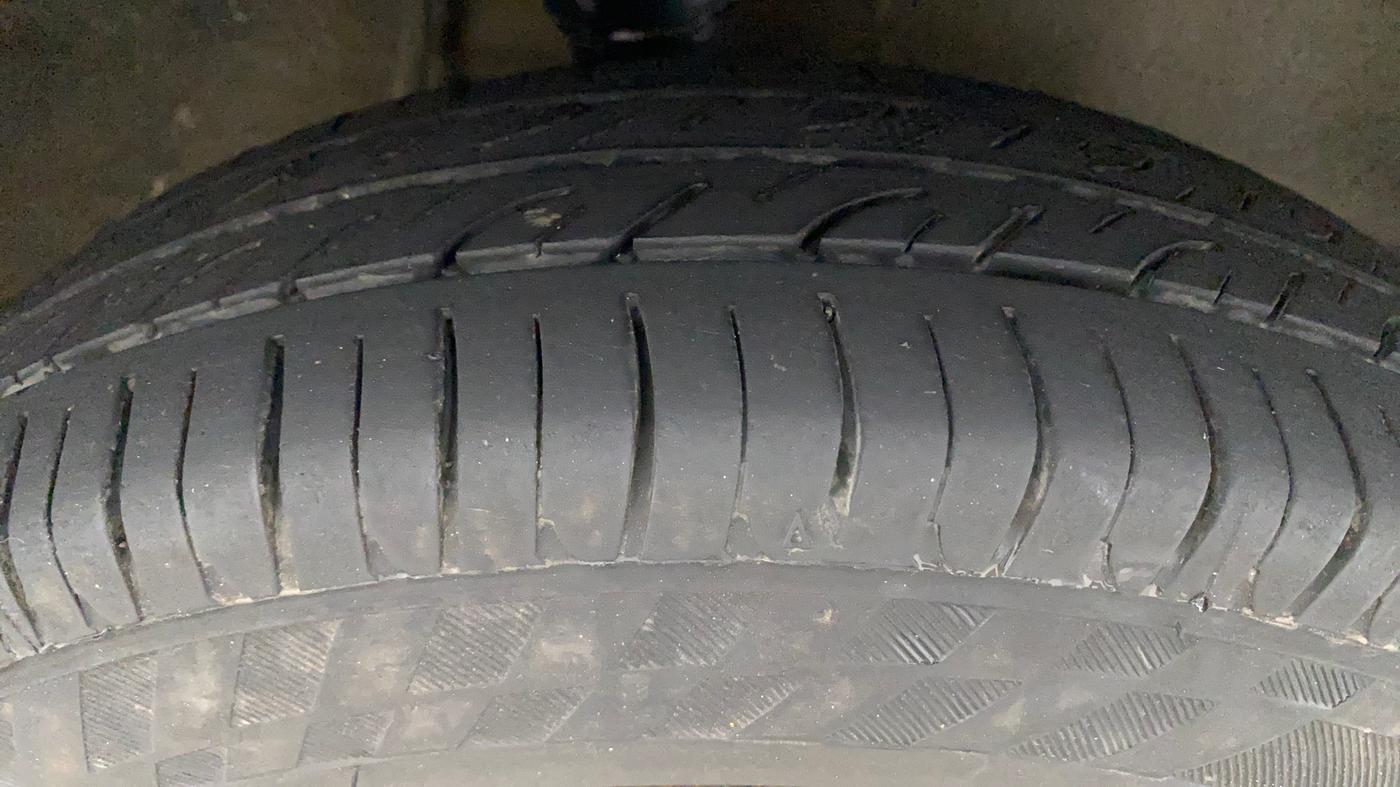 2016 Maruti Alto 800 LXI, Petrol, Manual, 49,703 km, Right Front Tyre Tread