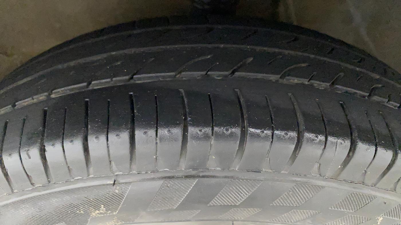 2016 Maruti Alto 800 LXI, Petrol, Manual, 49,703 km, Left Front Tyre Tread