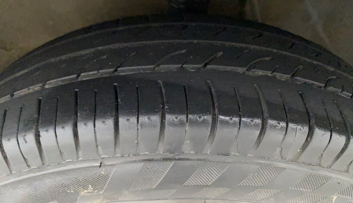2016 Maruti Alto 800 LXI, Petrol, Manual, 49,703 km, Left Front Tyre Tread
