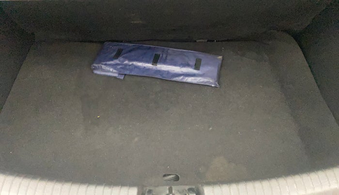 2020 Hyundai Grand i10 SPORTZ 1.2 KAPPA VTVT, Petrol, Manual, 17,111 km, Boot Inside