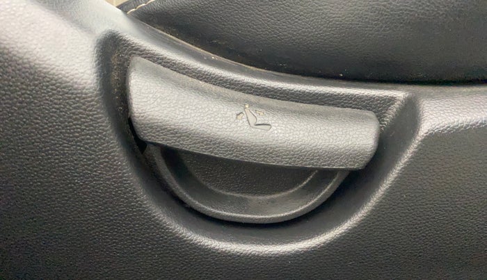 2020 Hyundai Grand i10 SPORTZ 1.2 KAPPA VTVT, Petrol, Manual, 17,111 km, Driver Side Adjustment Panel