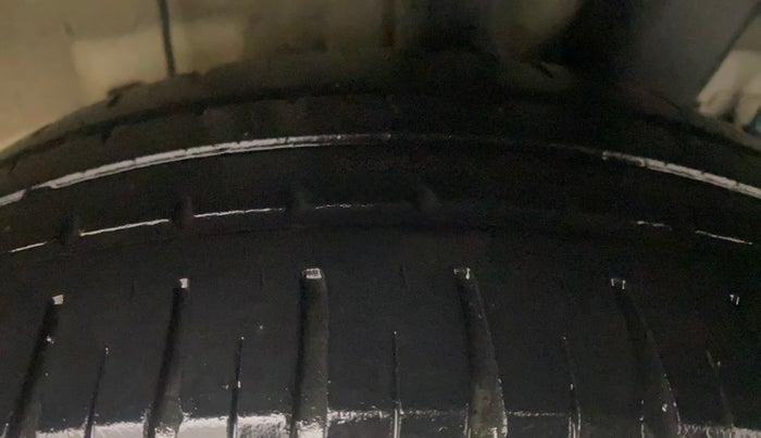 2020 Hyundai Grand i10 SPORTZ 1.2 KAPPA VTVT, Petrol, Manual, 17,111 km, Left Rear Tyre Tread