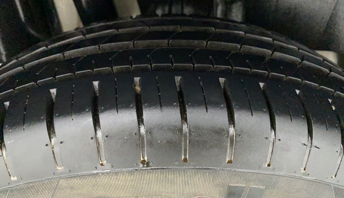 2019 Maruti Swift ZXI + AMT, Petrol, Automatic, 9,436 km, Right Rear Tyre Tread