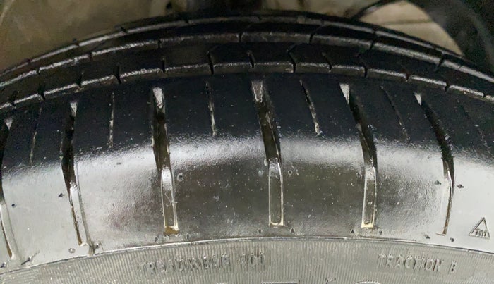 2019 Maruti Swift ZXI + AMT, Petrol, Automatic, 9,436 km, Right Front Tyre Tread