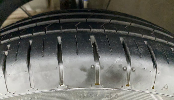 2019 Maruti Swift ZXI + AMT, Petrol, Automatic, 9,436 km, Left Front Tyre Tread
