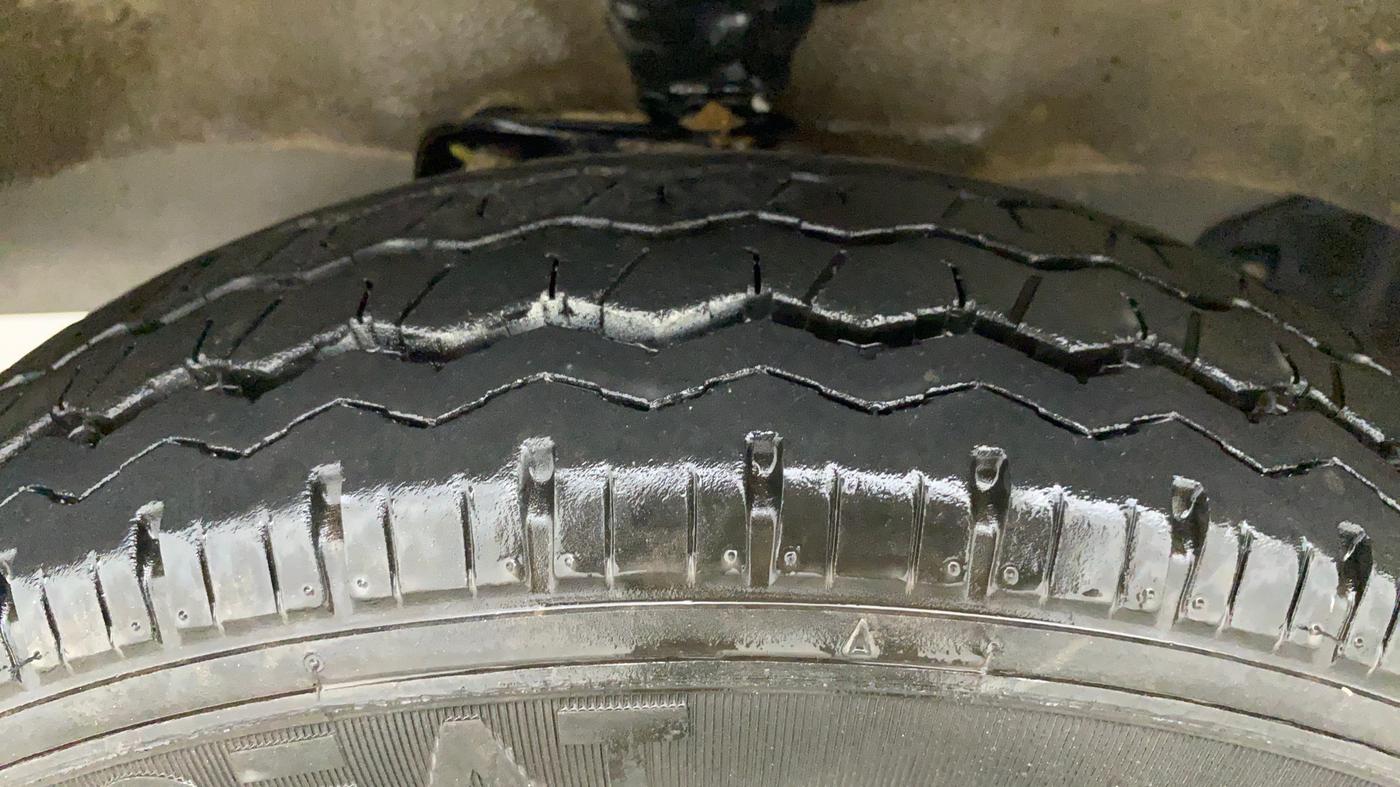2020 Maruti Eeco 5 STR CNG WITH HTR, CNG, Manual, 22,384 km, Left Front Tyre Tread