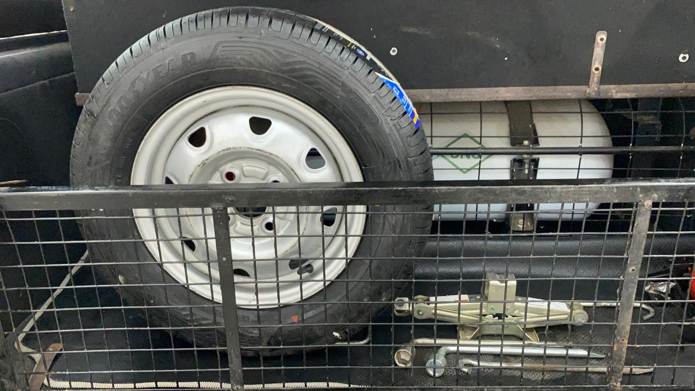 2020 Maruti Eeco 5 STR CNG WITH HTR, CNG, Manual, 22,384 km, Spare Tyre