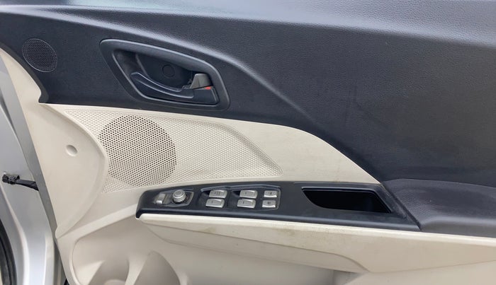 2019 Mahindra XUV300 W6 1.2 PETROL, Petrol, Manual, 36,925 km, Driver Side Door Panels Control