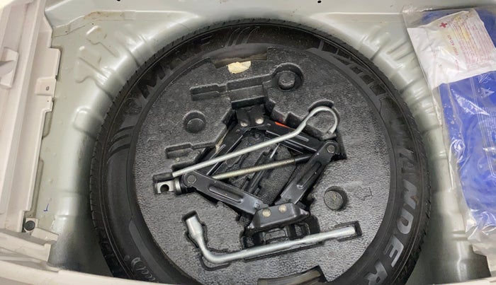 2019 Mahindra XUV300 W6 1.2 PETROL, Petrol, Manual, 36,925 km, Spare Tyre