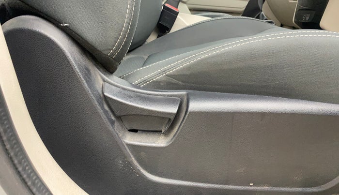 2019 Mahindra XUV300 W6 1.2 PETROL, Petrol, Manual, 36,925 km, Driver Side Adjustment Panel