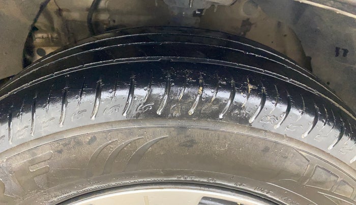 2019 Mahindra XUV300 W6 1.2 PETROL, Petrol, Manual, 36,925 km, Left Front Tyre Tread