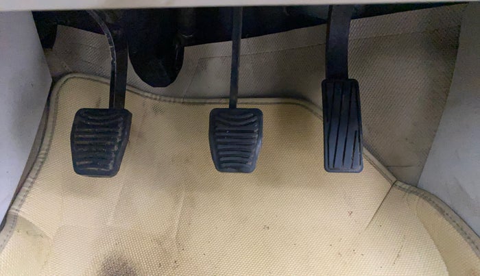 2019 Mahindra XUV300 W6 1.2 PETROL, Petrol, Manual, 36,925 km, Pedals