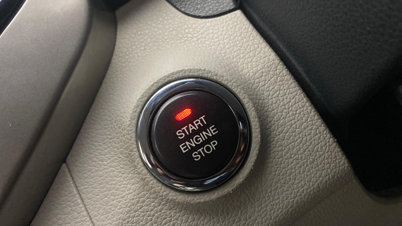 2020 Mahindra XUV300 W8 1.2 PETROL, Petrol, Manual, 80,760 km, Keyless Start/ Stop Button
