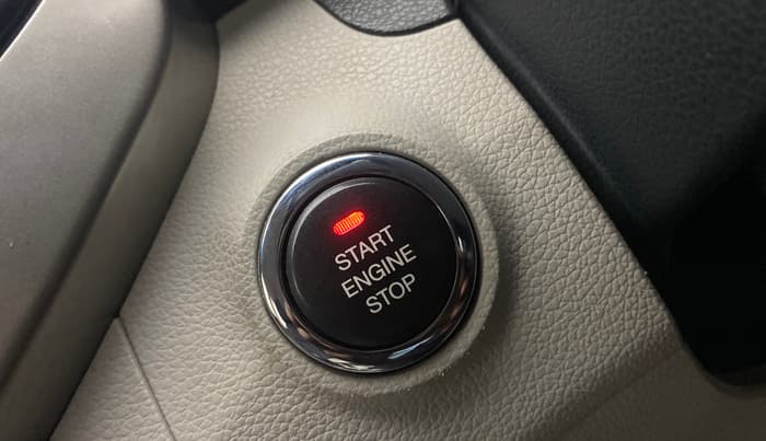 2020 Mahindra XUV300 W8 1.2 PETROL, Petrol, Manual, 80,760 km, Keyless Start/ Stop Button