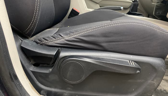 2020 Mahindra XUV300 W8 1.2 PETROL, Petrol, Manual, 80,760 km, Driver Side Adjustment Panel