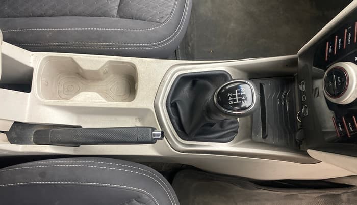 2020 Mahindra XUV300 W8 1.2 PETROL, Petrol, Manual, 80,760 km, Gear Lever
