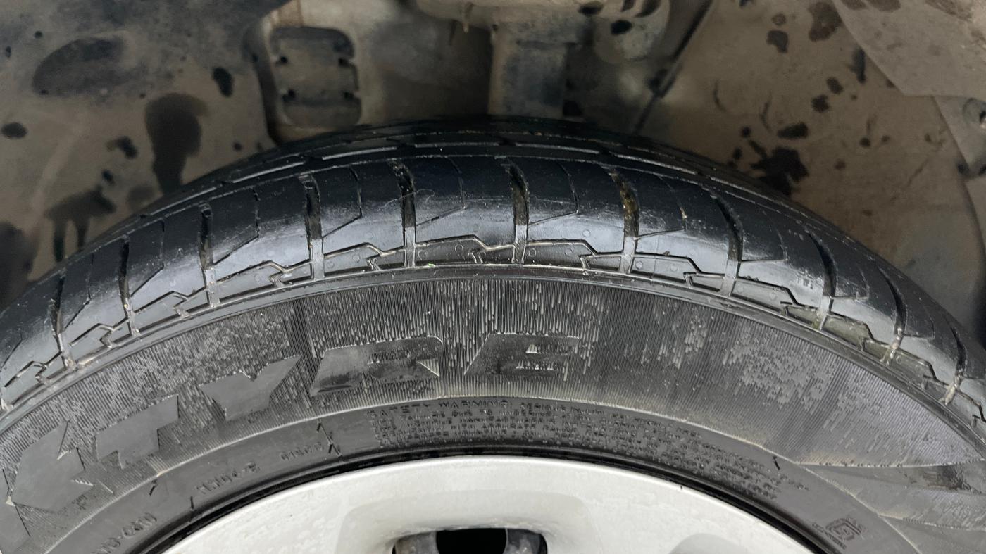 2022 KIA CARENS PREMIUM 1.5 PETROL 7 STR, Petrol, Manual, 18,600 km, Left Front Tyre Tread