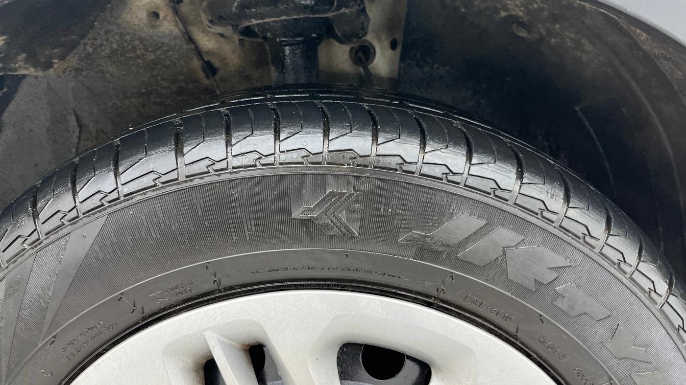 2022 KIA CARENS PREMIUM 1.5 PETROL 7 STR, Petrol, Manual, 18,600 km, Right Front Tyre Tread