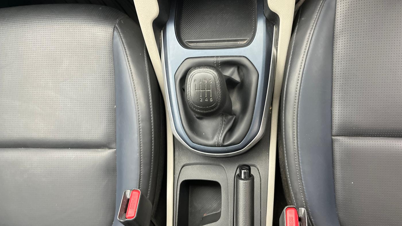 2022 KIA CARENS PREMIUM 1.5 PETROL 7 STR, Petrol, Manual, 18,600 km, Gear Lever