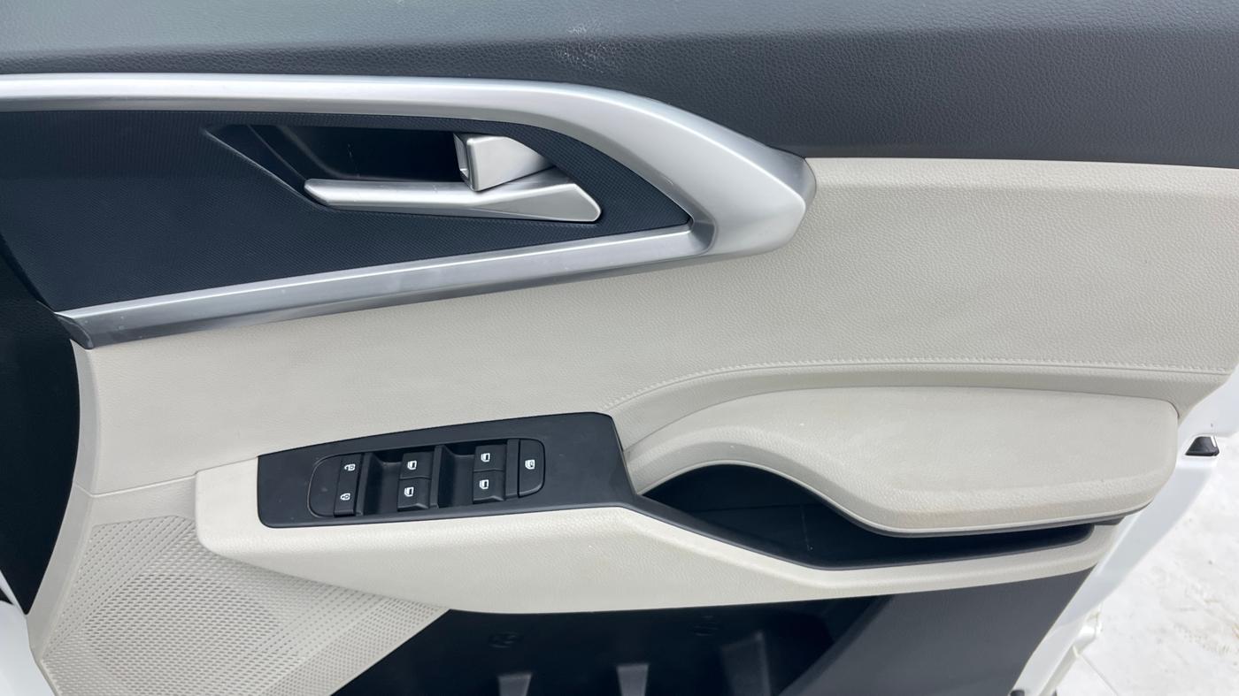 2022 KIA CARENS PREMIUM 1.5 PETROL 7 STR, Petrol, Manual, 18,600 km, Driver Side Door Panels Control