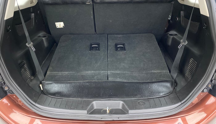2018 Mahindra XUV500 W9, Diesel, Manual, 1,15,294 km, Boot Inside