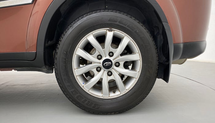 2018 Mahindra XUV500 W9, Diesel, Manual, 1,15,294 km, Left Rear Wheel