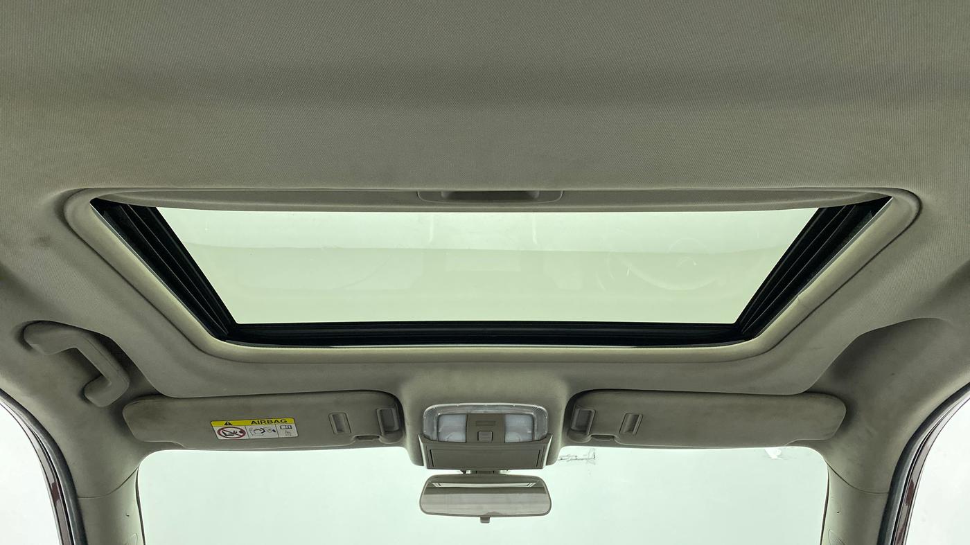 2018 Mahindra XUV500 W9, Diesel, Manual, 1,15,294 km, Moonroof/ Sunroof