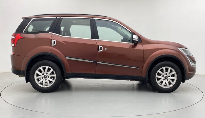 2018 Mahindra XUV500 W9, Diesel, Manual, 1,15,294 km, Right Side