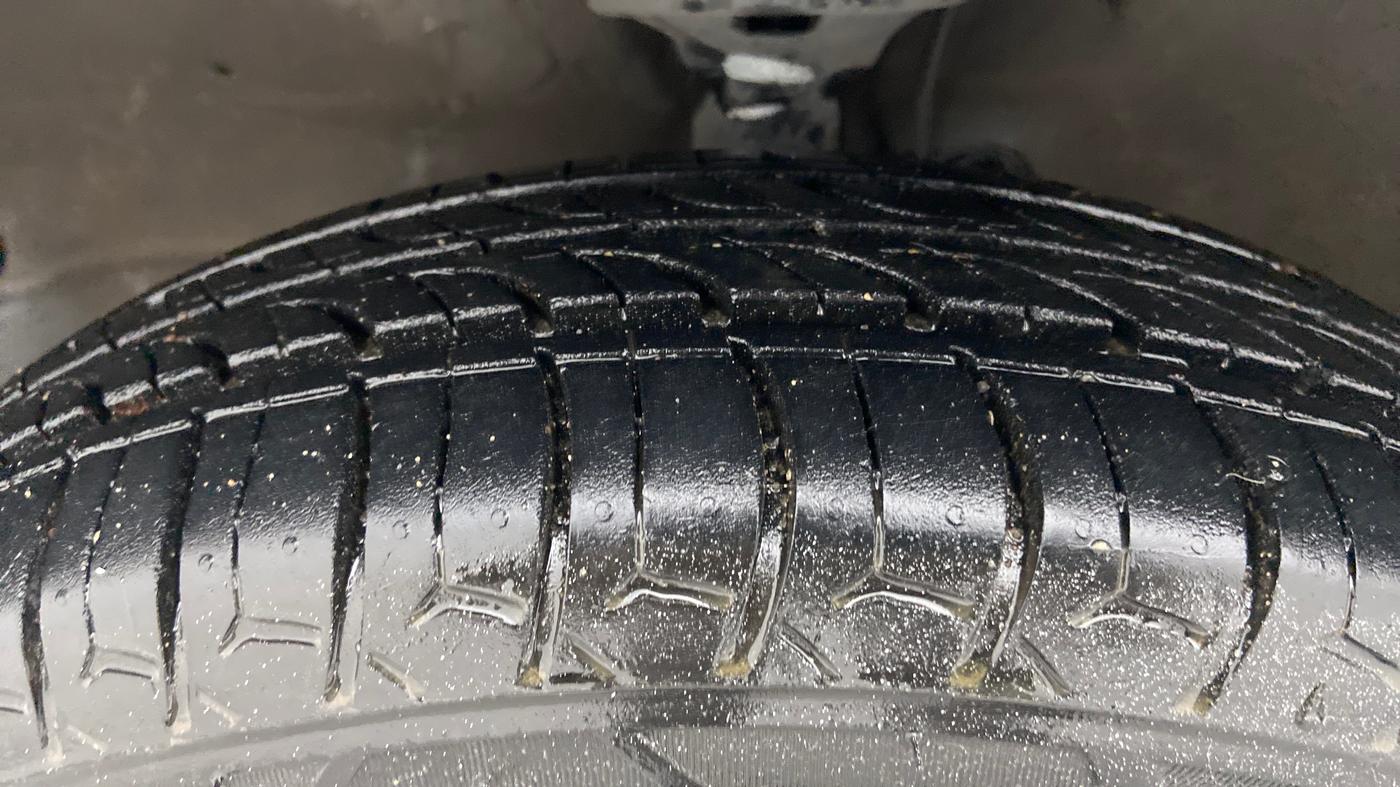 2013 Maruti Wagon R 1.0 VXI, Petrol, Manual, 54,959 km, Left Front Tyre Tread