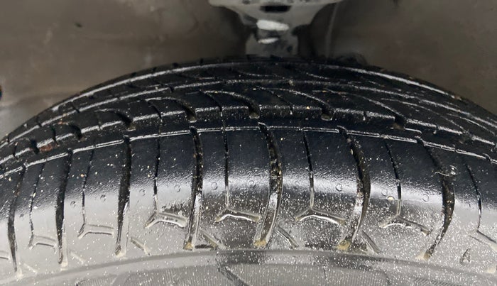 2013 Maruti Wagon R 1.0 VXI, Petrol, Manual, 54,959 km, Left Front Tyre Tread