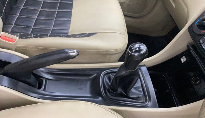 2015 Maruti Ciaz VXI, Petrol, Manual, 1,17,523 km, Gear Lever