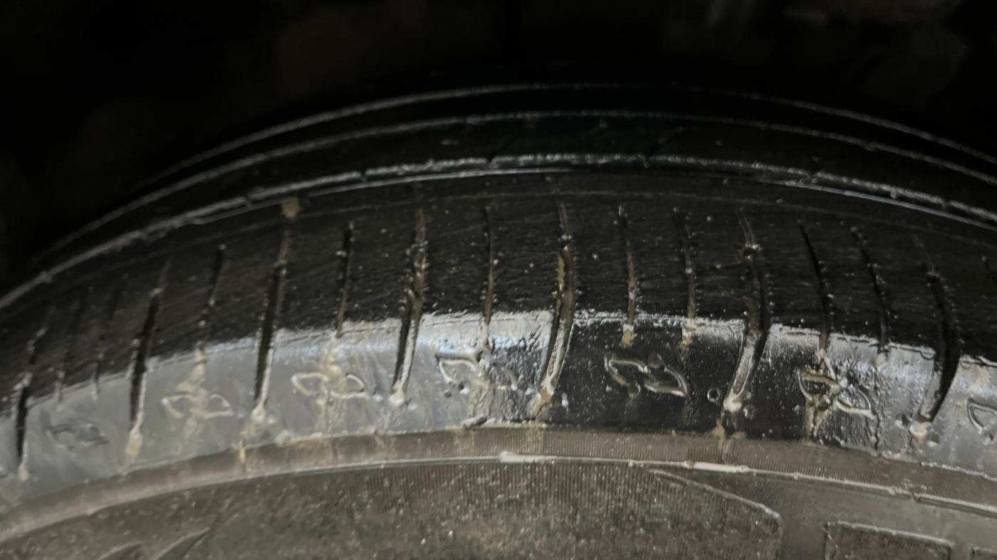 2022 Mahindra XUV700 AX 5 P MT 7 STR, Petrol, Manual, 39,638 km, Left Front Tyre Tread