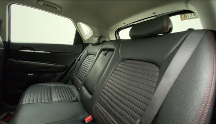 2022 KIA SONET HTK PLUS 1.0 IMT, Petrol, Manual, 13,165 km, Right Side Rear Door Cabin