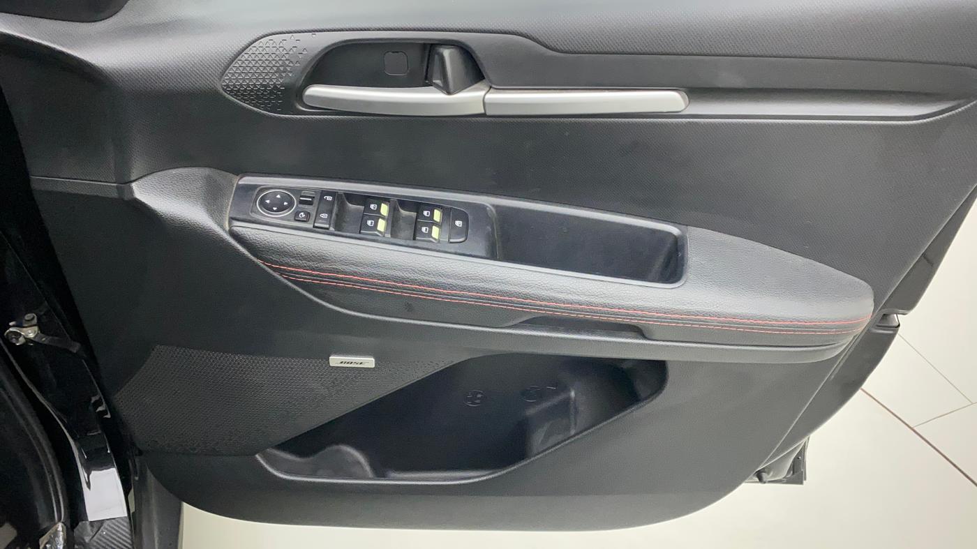 2022 KIA SONET HTK PLUS 1.0 IMT, Petrol, Manual, 13,165 km, Driver Side Door Panels Control