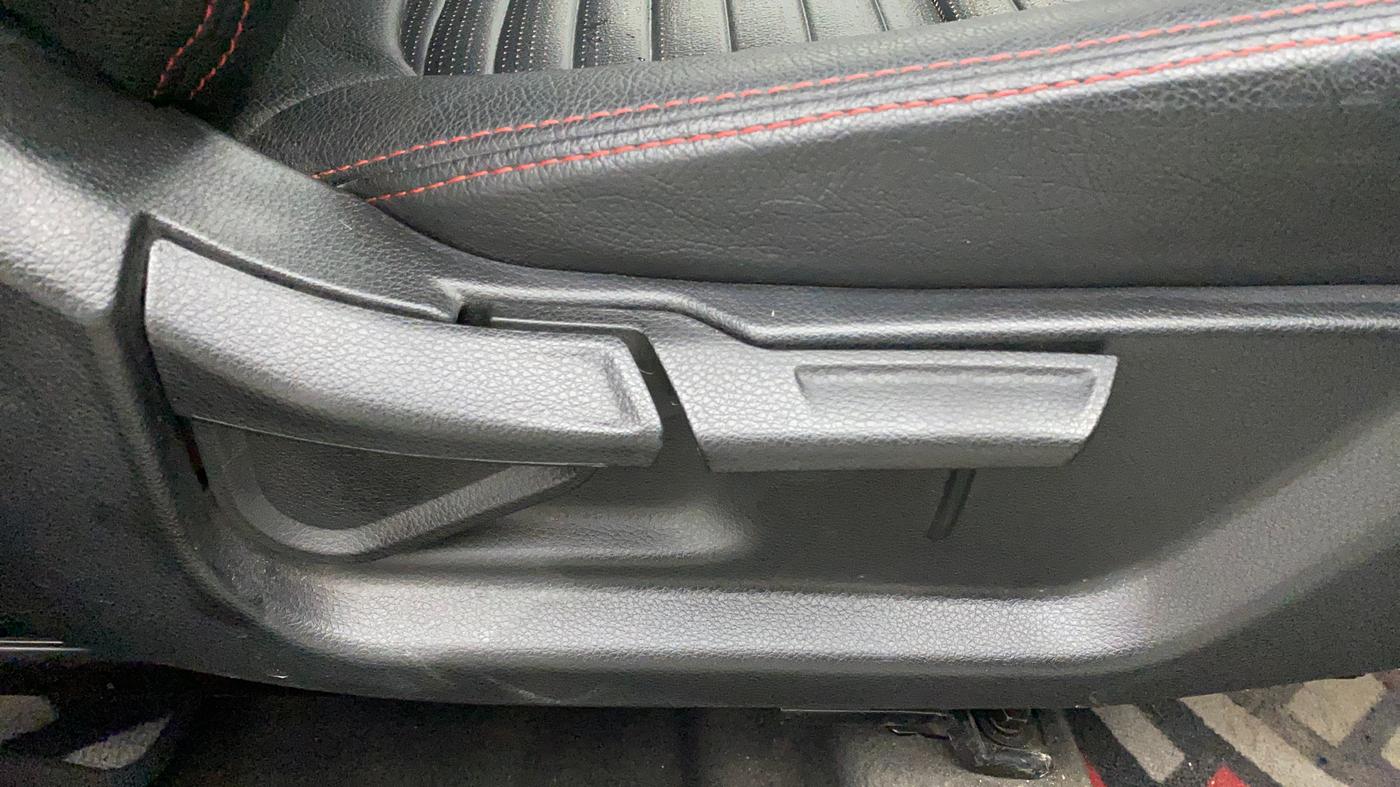 2022 KIA SONET HTK PLUS 1.0 IMT, Petrol, Manual, 13,165 km, Driver Side Adjustment Panel