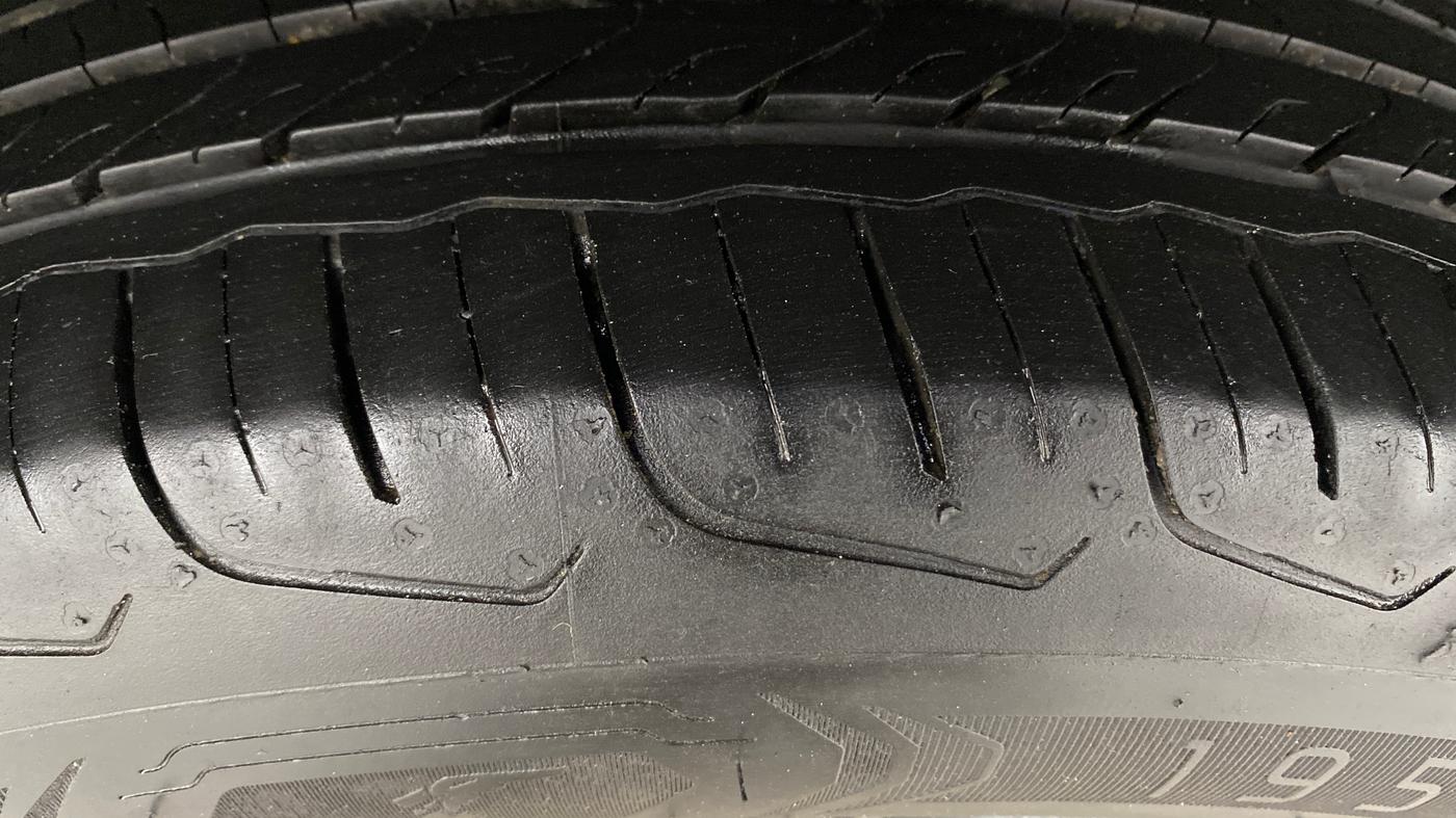 2024 Maruti FRONX DELTA PLUS 1.2L AGS, Petrol, Automatic, 19,672 km, Left Rear Tyre Tread