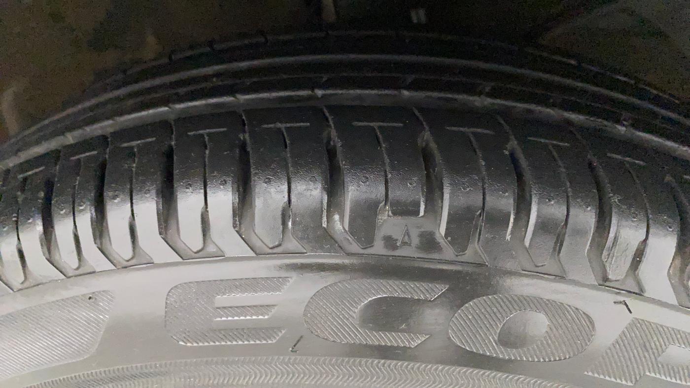 2017 Maruti Dzire VXI AMT, Petrol, Automatic, 42,759 km, Right Front Tyre Tread