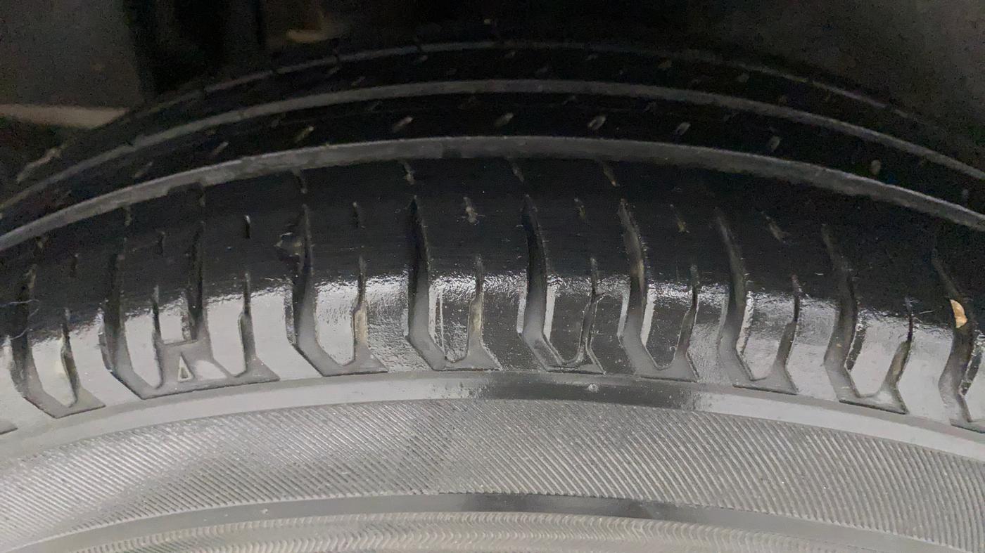 2017 Maruti Dzire VXI AMT, Petrol, Automatic, 42,759 km, Right Rear Tyre Tread
