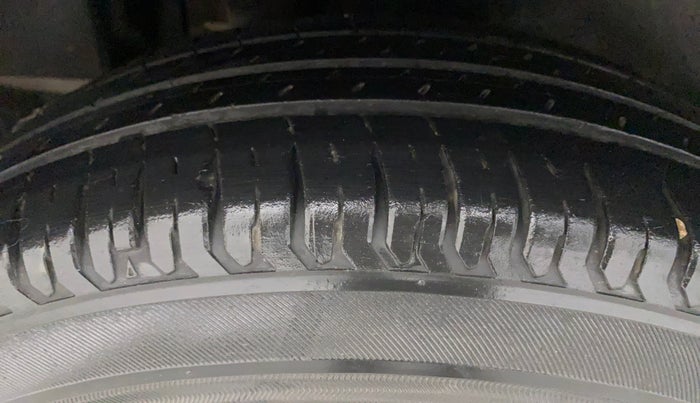 2017 Maruti Dzire VXI AMT, Petrol, Automatic, 42,759 km, Right Rear Tyre Tread