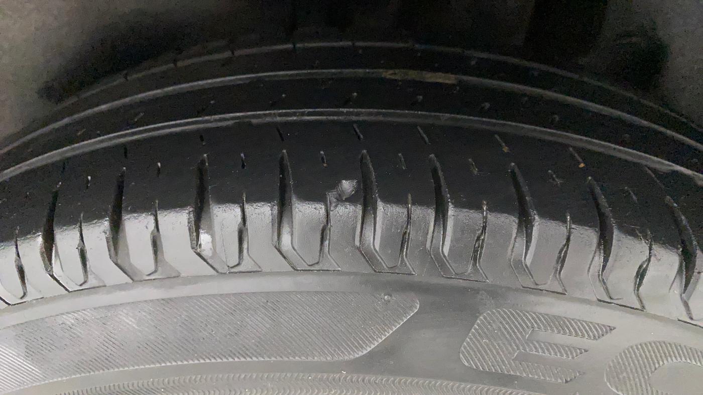 2017 Maruti Dzire VXI AMT, Petrol, Automatic, 42,759 km, Left Rear Tyre Tread